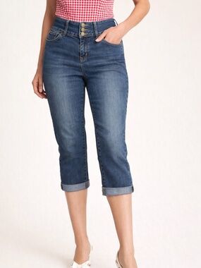 YMI Wanna Betta Butt? Jean Capri Junirs Size 11 Blue Denim Slim 50s Casual